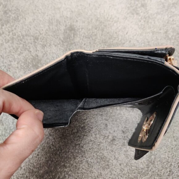 Ardene Womens Tri Fold Wristlet Beige Butterfly Metal Twist Turn Lock - Picture 4 of 4